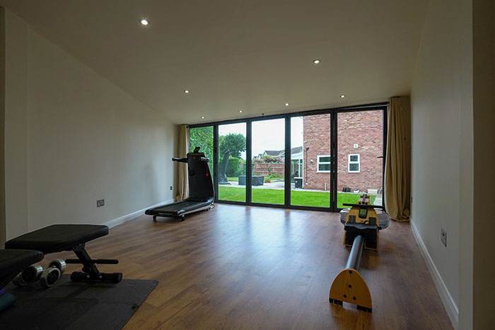 Spacious Garden Room gym